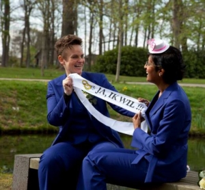 Helder blauw damestrouwpak