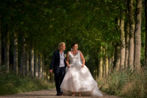 Troukostuum vrouw feestelijk trouwen