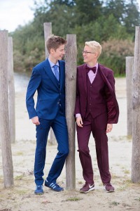 Vrouw in mannenpak lesbische bruid