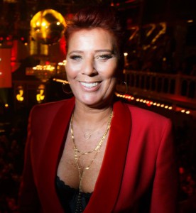 Feestelijke smoking vrouw rood
