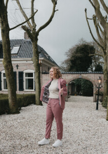 Trouwpak vrouw referentie