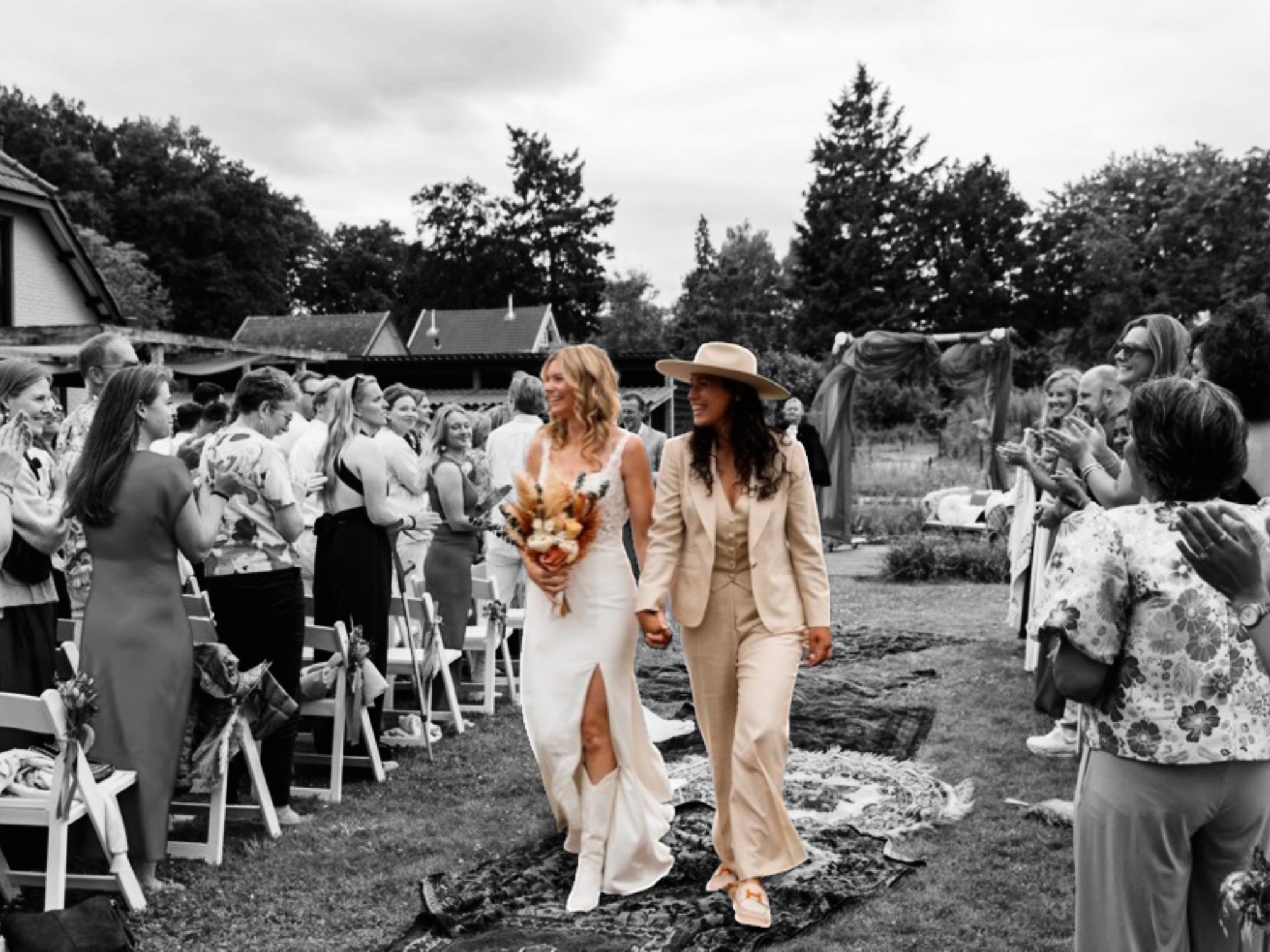 Broekpak bruid met gilet en hoed