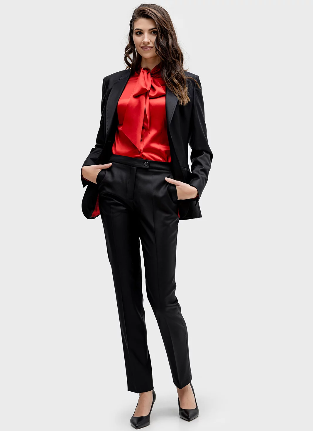 Trouwpak voor vrouwen op maat gemaakt in rood 