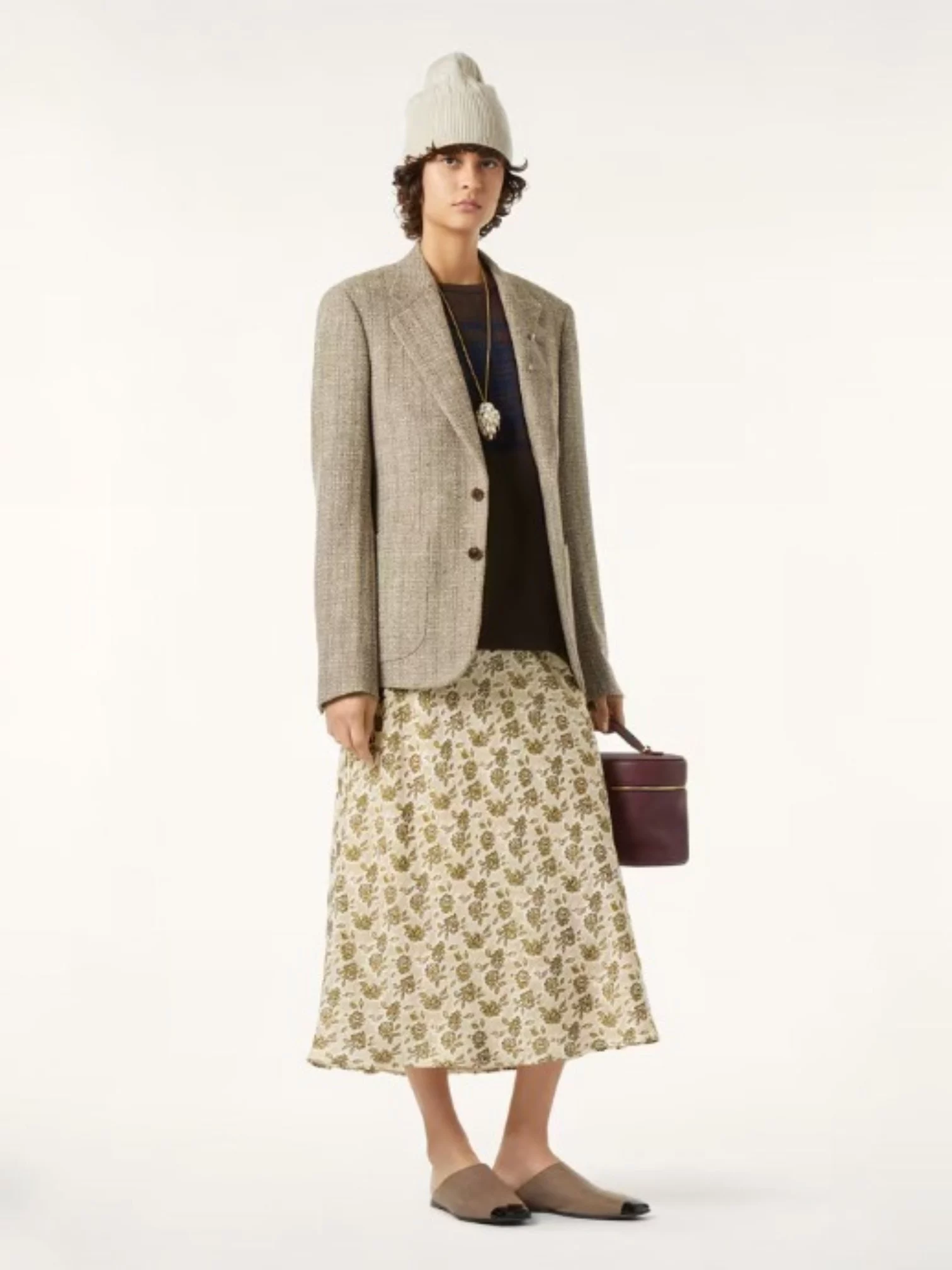 Androgyn colbert met rok Androgyn trouwpak met colbert en rok