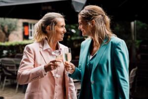 3-delig-vrouwelijk-trouwpak-in-roze-en-groen