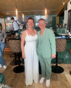 Broekpak-bruid-groen-met-gilet