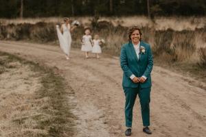 Broekpak-bruid-groen-op-maat-gemaakt (1)