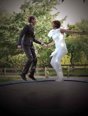 Bruidskostuum gemaakt voor huwelijk Debbie. Gemaakt van zachte glanzende wol in donker blauw