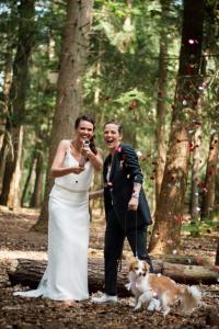 Bruidskostuum vrouw gemaakt met lang colbert voor huwelijk Nynke