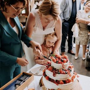 Bruidspak-voor-zwangere-vrouw