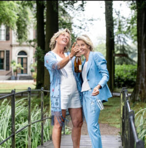 Bruidspak-vrouw-in-blauw