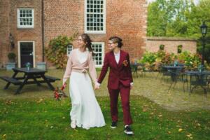 Bruidspak-vrouw-rood-op-maat-gemaakt