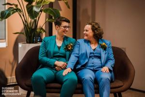 Bruidspakken-vrouwen-in-groen-en-blauw-op-maat-gemaakt-1