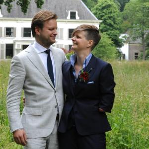 Dames-en-heren-trouwpakken-op-maat-gemaakt