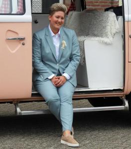 Dames-maatpak-grijs-groen-vrouwelijk-bruidskostuum-2