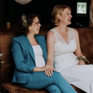 Dames-trouwkostuum-zwangere-bruid