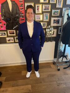 Dames-trouwpak-blauw-op-maat-gemaakt