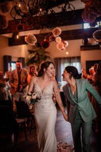 Dames-trouwpak-groen-op-maat-gemaakt