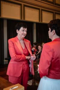 Dames-trouwpak-in-rood-oranje