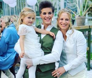 Dames-trouwpak-met-gilet-op-maat-gemaakt