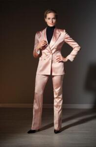 Dames-trouwpak-roze-op-maat-gemaakt