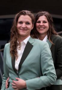 Dames-trouwpakken-groen-en-licht-groen