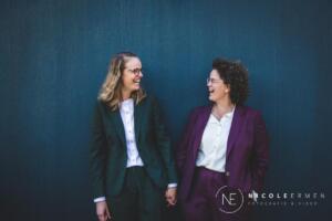 Dames-trouwpakken-in-paars-en-groen