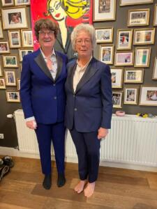 Dames-trouwpakken-op-maat-gemaakt