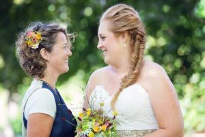 Dames trouwkostuum gemaakt voor lesbisch huwelijk Pat met gilet