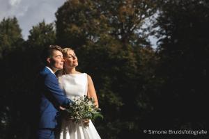 Dames trouwkostuum met gilet gemaakt voor lesbisch huwelijk