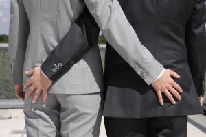 Dames trouwpak gemaakt voor lesbisch huwelijk