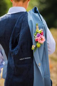 Dames trouwpak met persoonlijke borduring