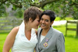 Dames trouwpak op maat gemaakt voor huwelijk van Esther  