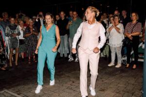 Damestrouwpakken-in-groen-en-roze-op-maat-gemaakt