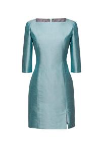 Feestelijk op maat gemaakt jurkje van Dupont zijde met bateau hals  (1) (1)