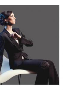 Feestelijke dames smoking in zwart glanzende stof