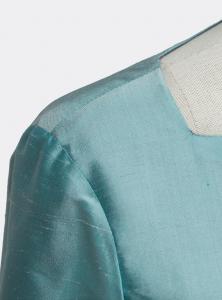 Feestelijke kleding moeder van de bruid