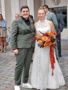 Groen-broekpak-bruid-met-maatblouse