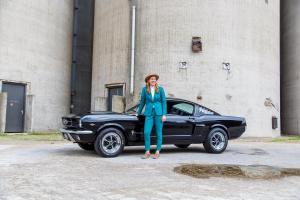 Hip vrouwelijk broekpak bruid gemaakt voor lesbisch huwelijk 