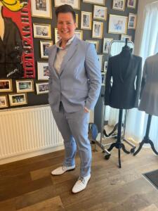 Lichtblauw-vrouwen-bruidspak