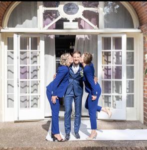Maatpak-huwelijk-getuigen-en-bruidegom
