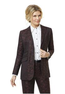 Smoking-blouse-vrouw-in-wit