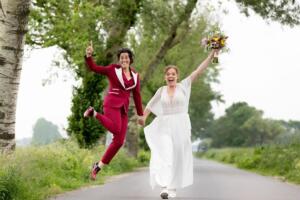 Smoking-bruid-in-rood