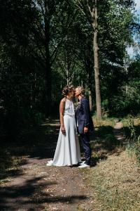 Sportief dames trouwpak met smalle pijpen