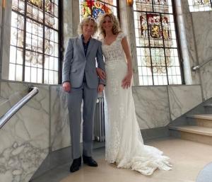 Stijlvol vrouwelijk trouwpak