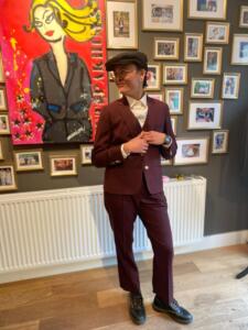 Stoer-broekpak-vrouw-met-gilet-op-maat-gemaakt