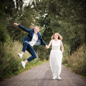 Stoer-trouwpak-vrouw-op-maat-gemaakt