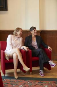 Stoer-trouwpak-vrouw-op-maat-gemaakt