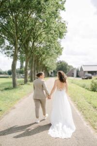 Stoer-trouwpak-vrouw-op-maat-gemaakt 