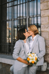 Trouwkleding vrouw kostuum op maat gemaakt voor lebsich huwelijk (1)